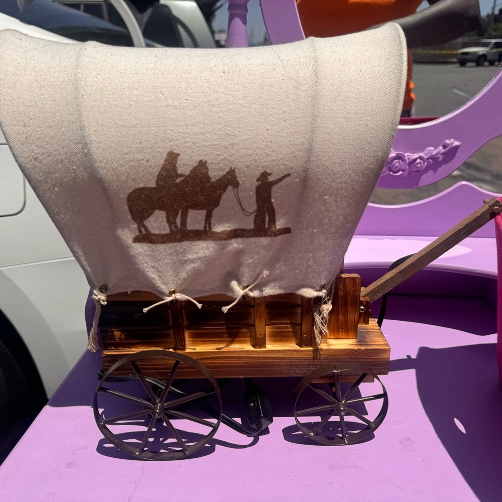 Pioneer Stagecoach Vintage Covered Wagon Model lamp
